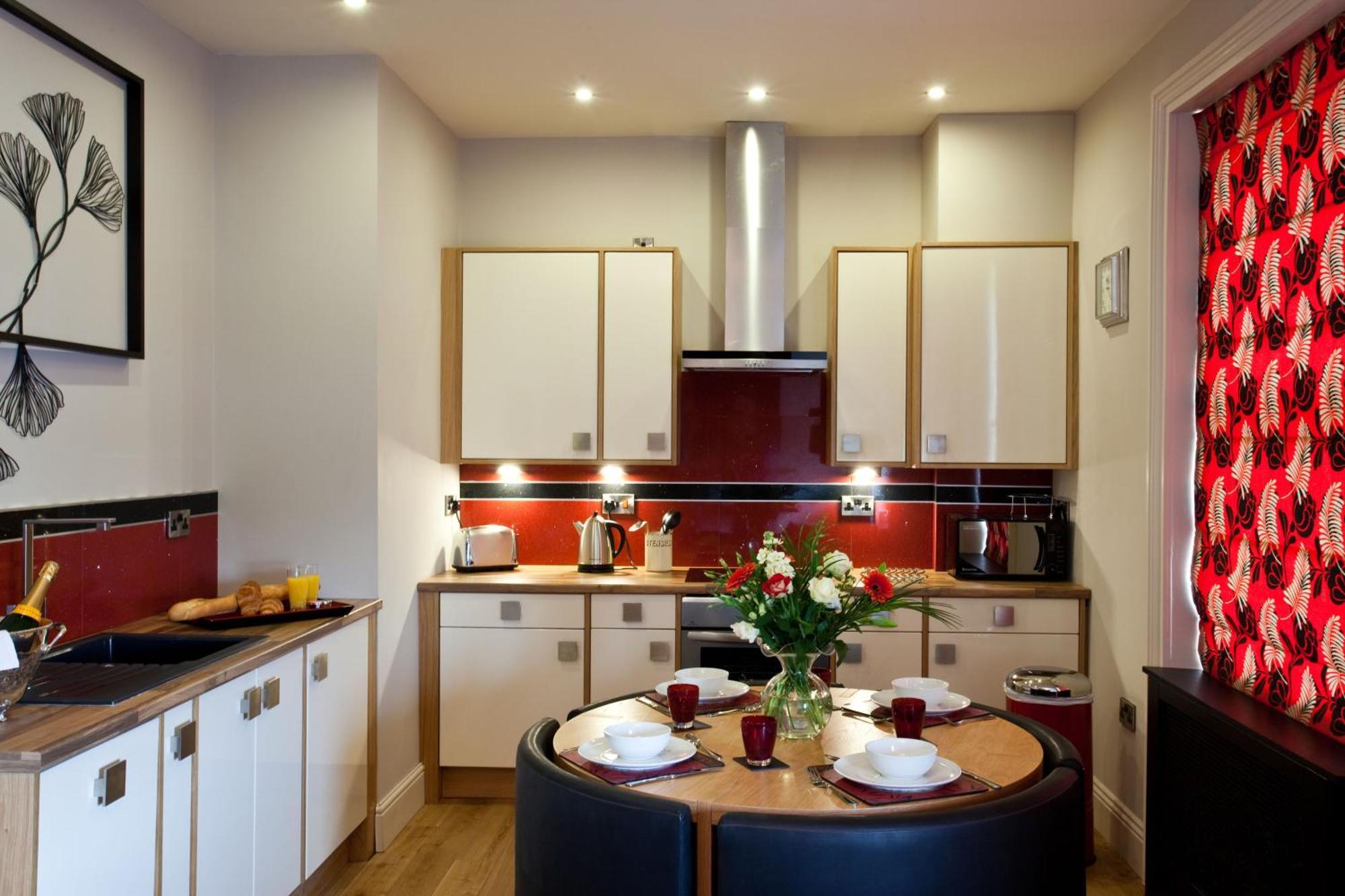 Portland Apartments Челтнъм Екстериор снимка
